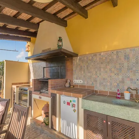 Charming In Holiday home